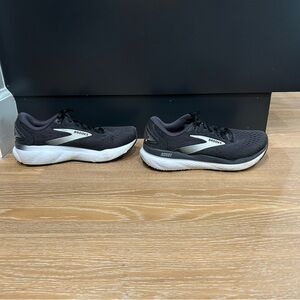 Brooks Ghost 16 women’s size 8.5